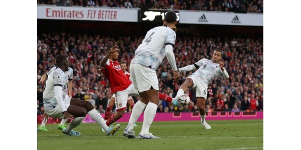 Arsenal slo Liverpool fortsatt på førsteplass